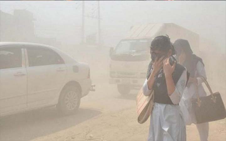 বিশ্বের তৃতীয় দূষিত বাতাসের শহর ঢাকা